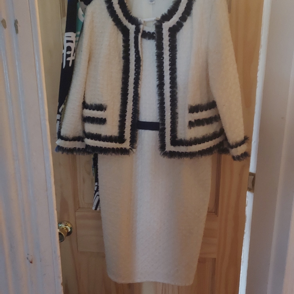 Vintage CHANEL like suit size 12.